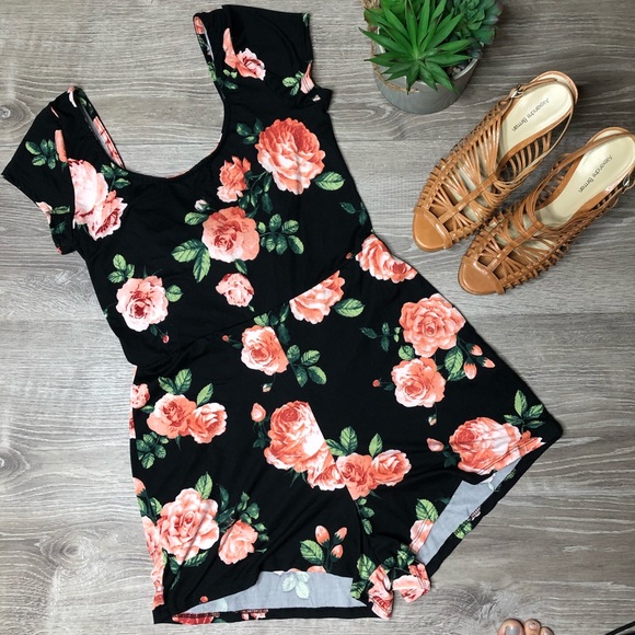 Heart & Hips Pants - Heart and Hips NWT size small Junior floral romper